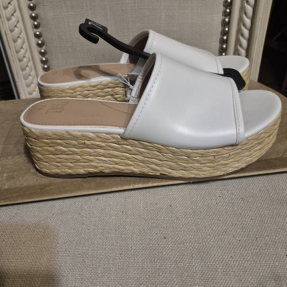 White platform Espadrille sandal faux leather slip on wmns time & tru size 8